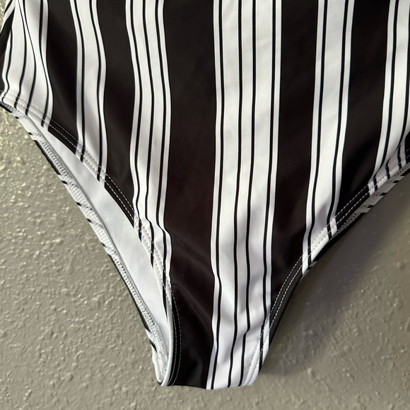 SHEIN Woman’s Size S Two Piece Bathing Suit Black and White NWOT - Picture 6 of 14